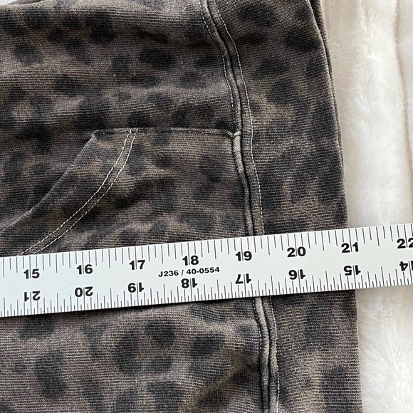 Anthropologie Sundry Leopard Print Cozy Hoodie Sweatshirt Size S Athleisure - Picture 15 of 15